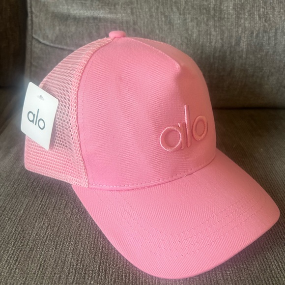 ALO Yoga Accessories - ALO Yoga Trucker Hat